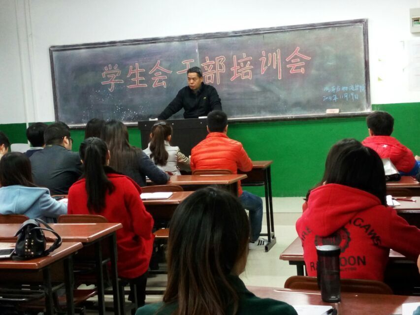 汽车与物流学院学工办主任王尚宏